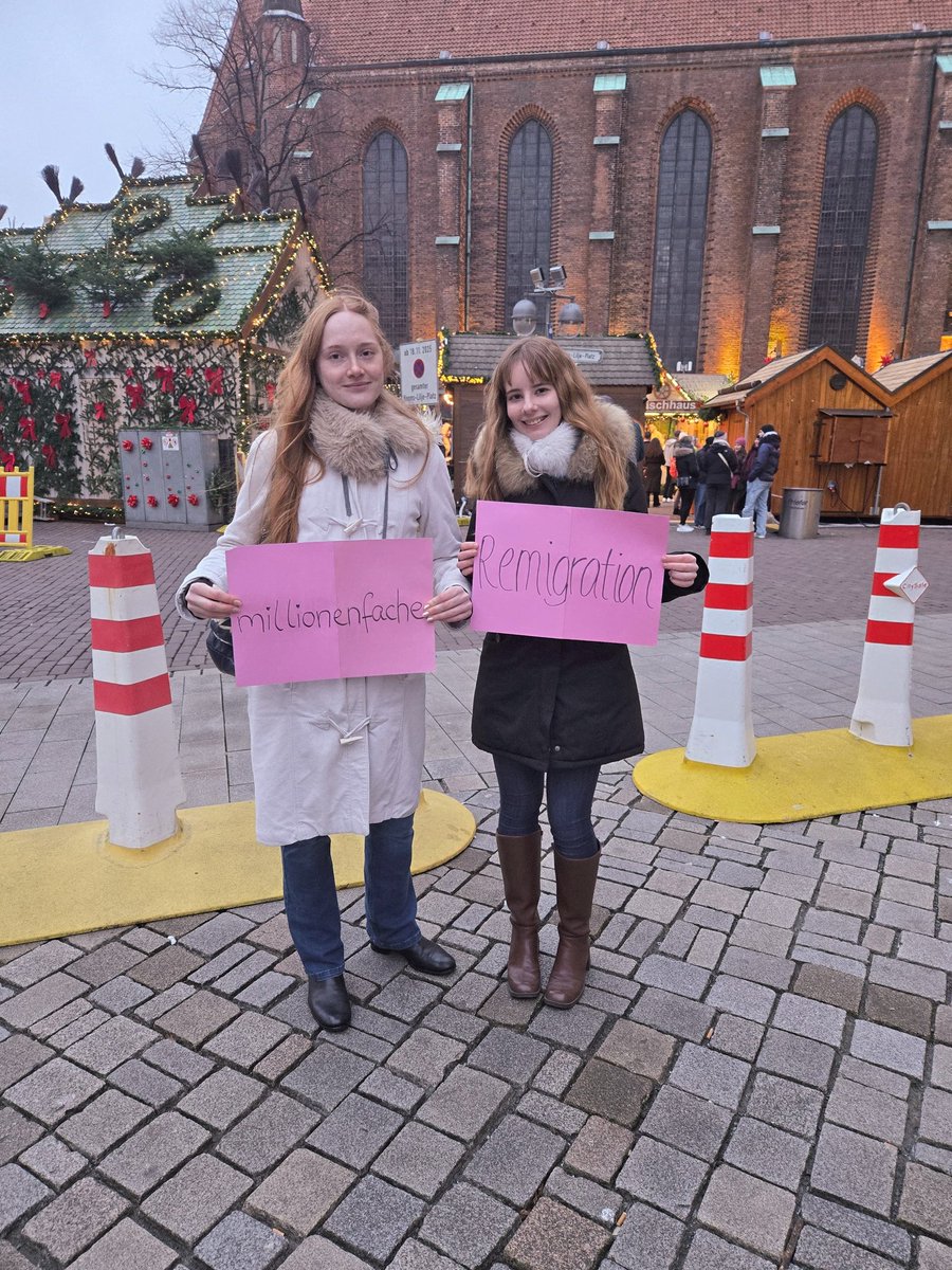 Lukreta_'s tweet image. All I want for christmas is
millionenfache Remigration 🎄✈️