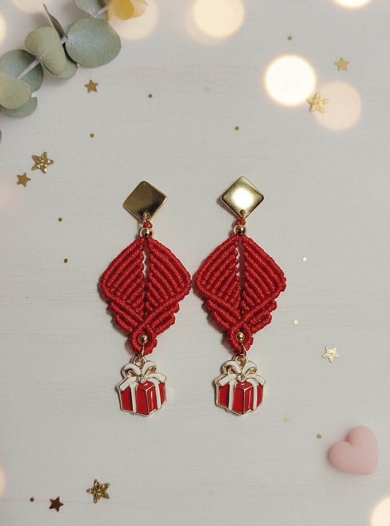 plowamacrame's tweet image. 🎁❤️ ‘Pendientes encanto navideño’

🎁 | Échale un vistazo a mi catálogo! Link en la descripción.

#macrame #navidad #Navidad2025 #croche #manualidades #pulseras #hechoamano
