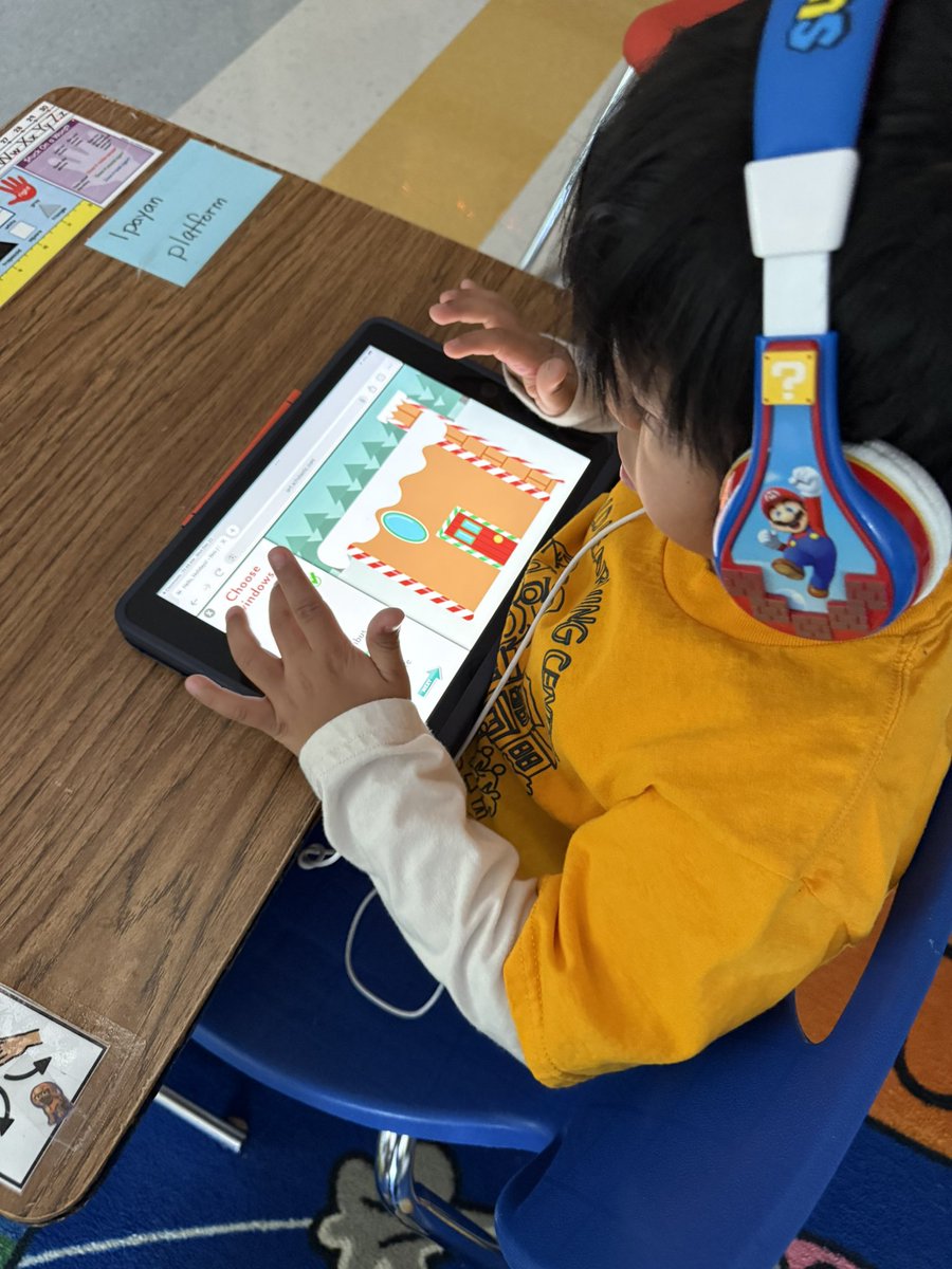 Richardella_FLC's tweet photo. Virtual Gingerbread houses today in scholastic. https://t.co/Cn9J8AEegK