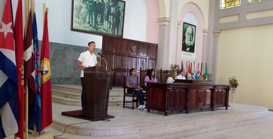 japortalmiranda's tweet photo. 🇨🇺 En el Aula Magna de la Universidad de Ciencias Médicas de #LaHabana, realizamos este lunes el acto por el Día del Educador en el sector de la #Salud.
Todo nuestro homenaje y agradecimiento a los miles de profesionales que asumen el reto de formar a las nuevas generaciones. https://t.co/CA0T4xXQxR