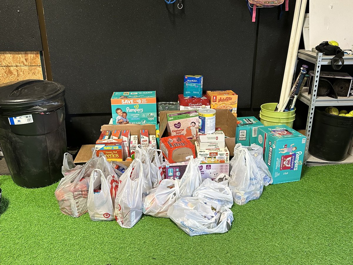 FastpitchVision's tweet image. THANK YOU VISION FAMILIES! We were able to take a large donation of food and household items to The Community Table in Bentonville today to help serve those in need. Your generosity is so appreciated! And a big thanks to @raylee_wagner and @RileyEFord for helping transport the…