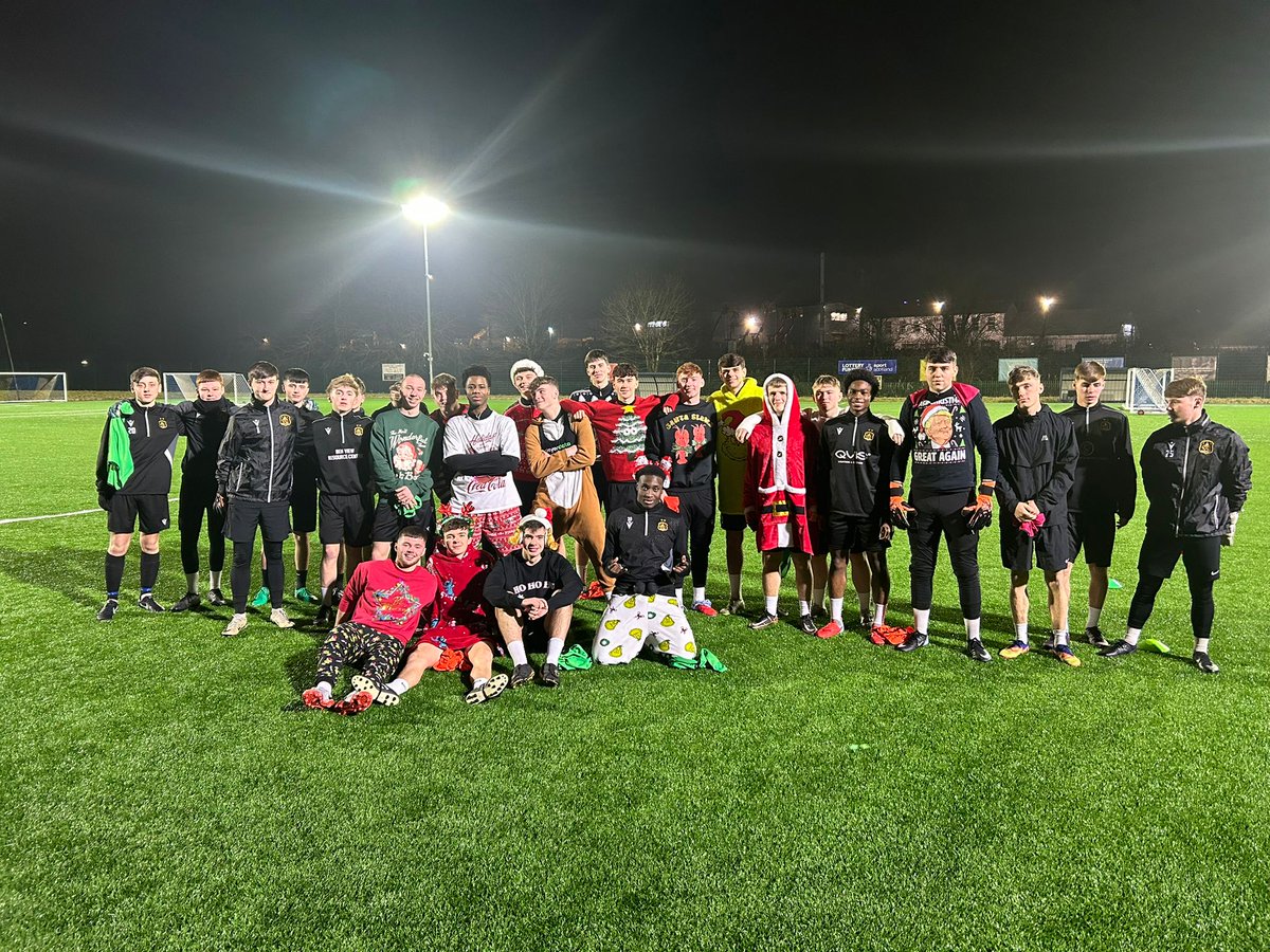 DumbartonU20's tweet photo. Festive training session for the U20s 🎄

Last one before Christmas 🎁⛄ https://t.co/fK9bHzVGCp