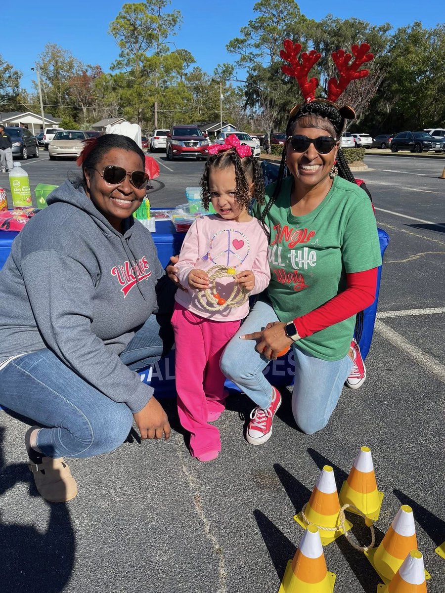 SouthHealthDist's tweet image. Here’s a few more snapshots from this past weekend’s Christmas &amp;amp; Health Education Carnival at Christian Love Bible Baptist Church! 🎄 We loved connecting with the community and sharing resources during the fun, festive day.