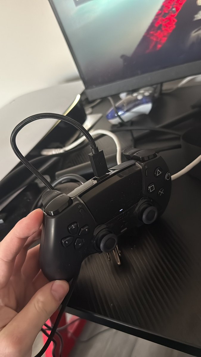 9Filth's tweet image. 