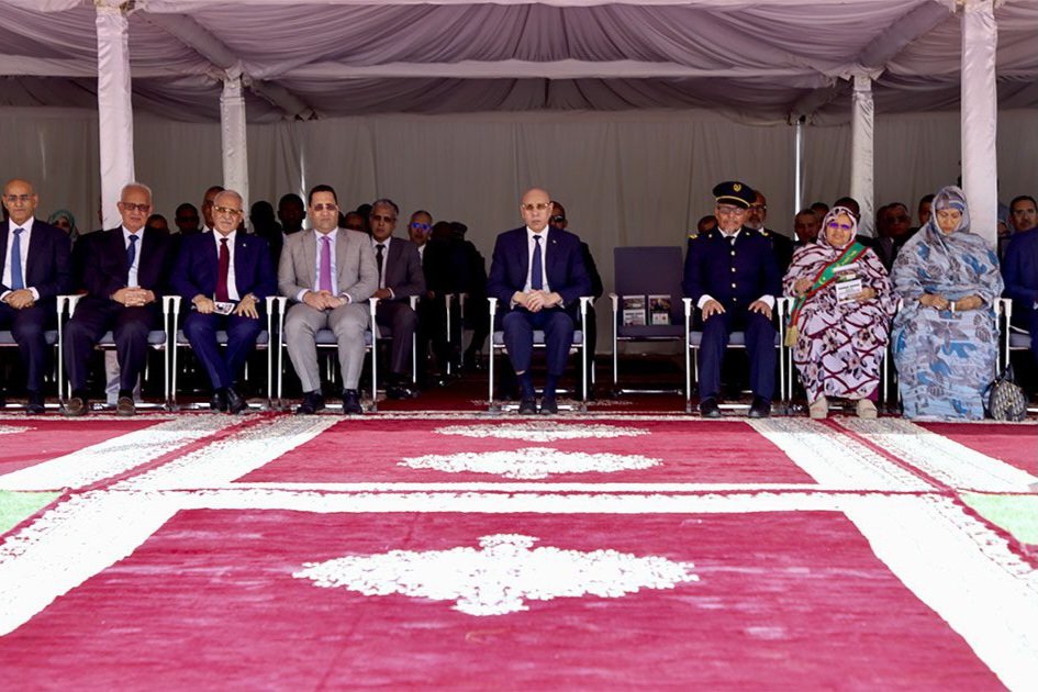 أشرف رئيس الجمهورية، محمد ولد الشيخ الغزواني، من مقاطعة لكصر بولاية نواكشوط الغربية، على تدشين عدد من البنايات الحكومية والمنشآت التنموية في مختلف مقاطعات العاصمة، وذلك بمناسبة الذكرى الخامسة والستين لعيد الاستقلال الوطني.
#الخلاصة