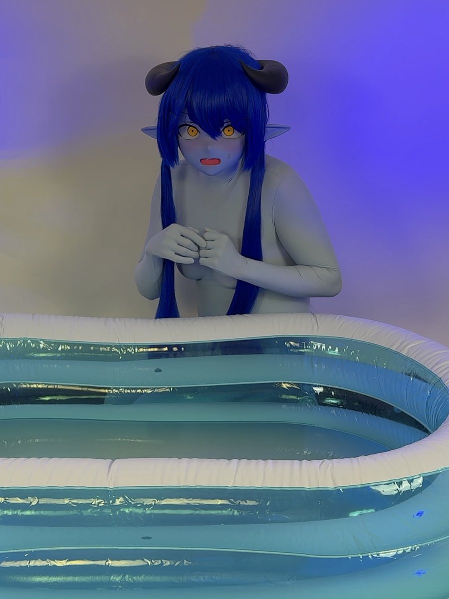 First contact with a slime bath! So slimy 😍
You decide what I wear, and I'll get into the slime bath.
Swimsuit, wetsuit, latex suit, school uniform... 😈

Take a look at my pictures and write in the comments what you would like to see, and it's best to add a picture to your