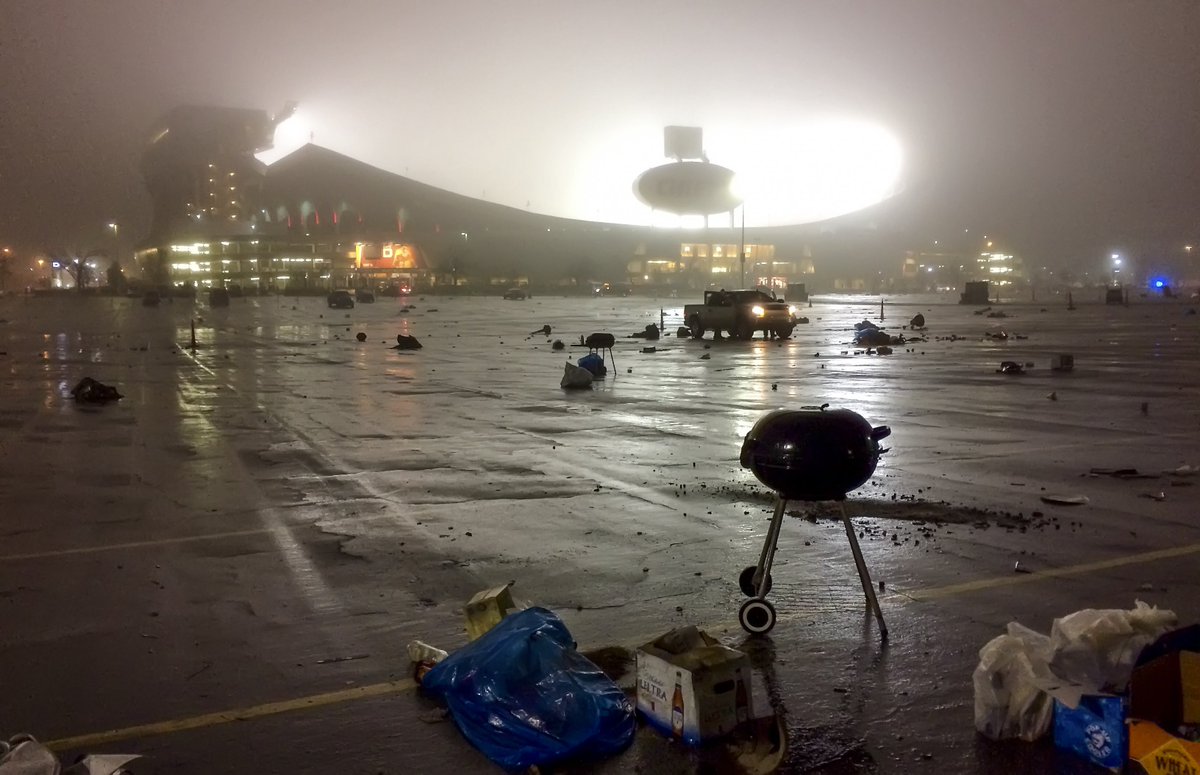 jeff_rosen88's tweet image. This image of Arrowhead Stadium (by the great David Eulitt) was taken after the Chiefs' AFC Divisional loss to the Steelers on 1-17-17.