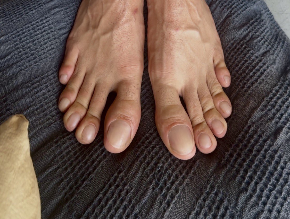 AlphaCoin233's tweet image. New Content Alert ‼️ pedicure, tops, soles and verbal hit me up perfect to treat yourself to Christmas 😈#footfetish #malefootmodel #alphafeet #dudefeet #cashmaster #findom #malefeetlovers #menfeetworship  #footworship #footslave #footfetishnation #footmaster #perfecttoes
