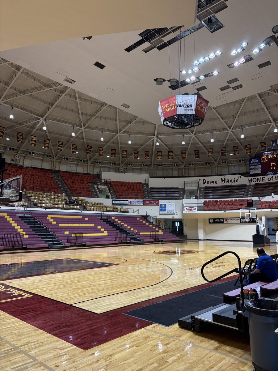 GrahamTXHoops's tweet photo. Steers win!
Graham 57
Vernon 52
Got it done in the Wichita Falls Classic. Huge thanks to Wichita Falls ISD and Midwestern State for hosting and having us out!
Overall Record: 9-7
#A3
#ToughandTogether
#DomeMagic
@GrahamHSAthDept @ClubGraham @hoopinsider https://t.co/8imP7nO1PF