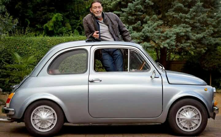leblogauto's tweet photo. Grand passionné de bagnoles, de courses, mais surtout un immense guitariste et mélodiste ce Chris Rea !
Triste de sa disparition à 74 ans. 🙏

Pour la peine, on met la K7 et on trippe !
https://t.co/t4vul4W1Rl https://t.co/wG1roFBrUd