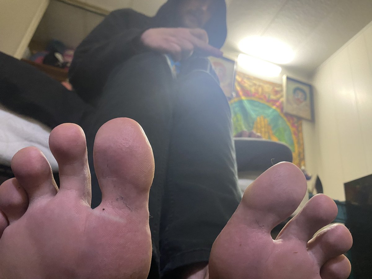 Did someone order huge feet for Christmas? 20 pics added now onlyfans.com/yournewgiant