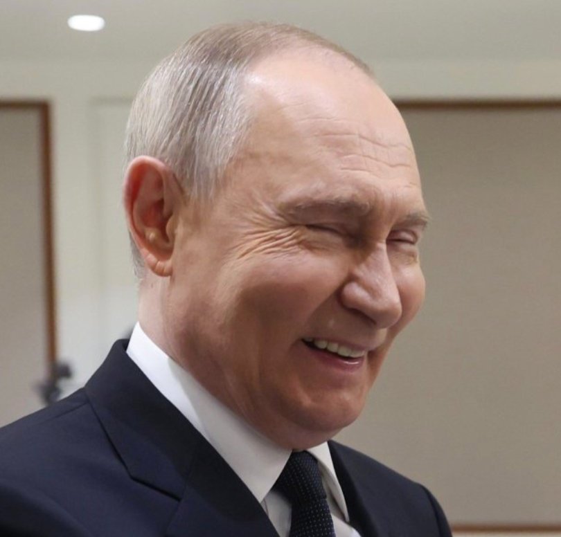 Самое смешное, что Путин же не на свои деньги воюет, а на деньги россиян, бюджетные.
Получается, россияне за собственные деньги разваливают собственную экономику, взамен получая хер с солью и сказки про печенегов.