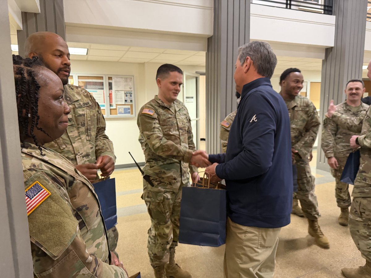 GovKemp's tweet image. Today, Marty, @TAGofGA, Commissioner John King, @CommissionerBRH, and I had the unique privilege of visiting members of our @GeorgiaGuard stationed in Washington D.C. and thank them for the bravery and service during this Christmas season.

As they prepare to celebrate this…
