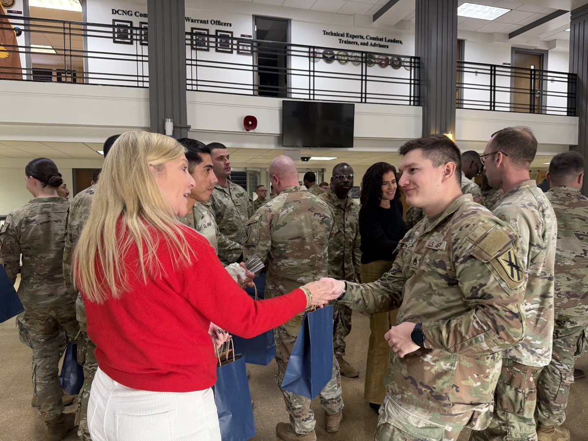 GovKemp's tweet image. Today, Marty, @TAGofGA, Commissioner John King, @CommissionerBRH, and I had the unique privilege of visiting members of our @GeorgiaGuard stationed in Washington D.C. and thank them for the bravery and service during this Christmas season.

As they prepare to celebrate this…