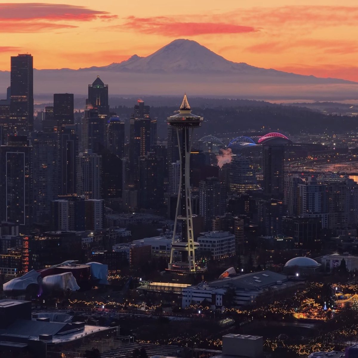 Congratulations, Seattle you made it through the worst of the Big Dark. Yesterday was the winter solstice. Every day gets longer from here ☀️