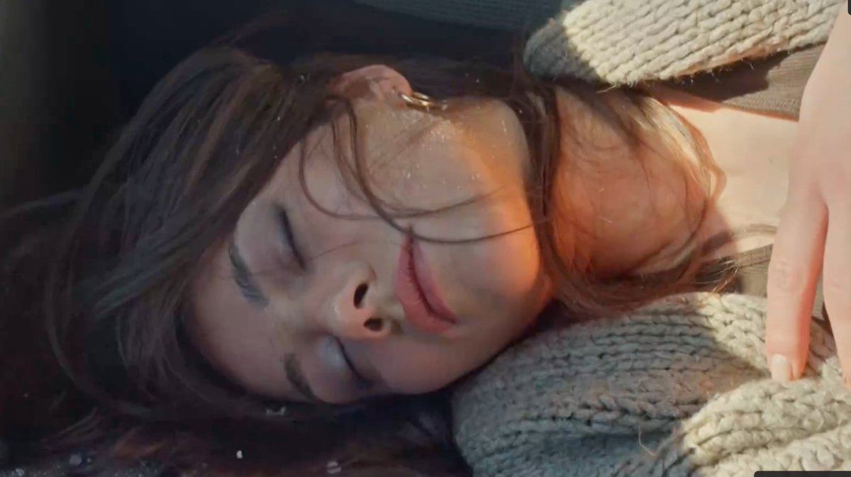 siredfates's tweet image. the fact that kaya crashed only bc he noticed zerrin was unconscious.. this is so sad bc she literally started &amp;amp; ended her pregnancy in misery and pain
⋆.˙#UzakŞehir • #KayZer˙. ࣪