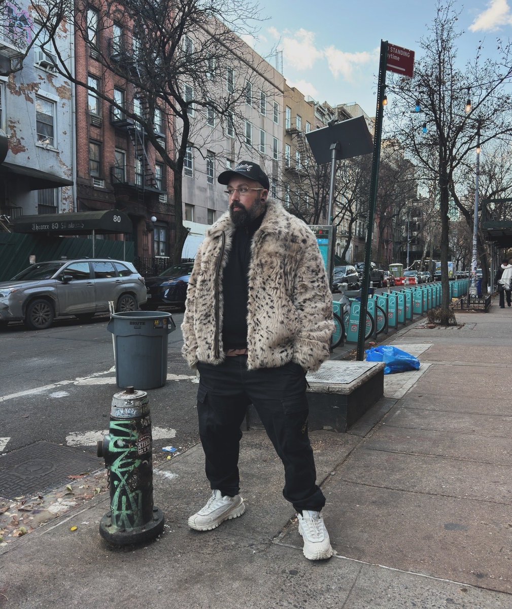 suicideLEOPARD's tweet image. THANKS FOR A GREAT YEAR YALL I HOPE YALL HAVE A BLESSED HOLIDAY SEASON AND ILL SEE YOU GUYS NEXT SUMMER OR SOMETHING IDK WE'LL SEE