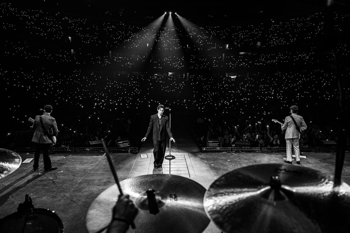 jonasbrothers's tweet image. Greetings from your hometown. Hard to believe we’re on the last shows of one of the most special runs of our lives. Thank you all, we love you