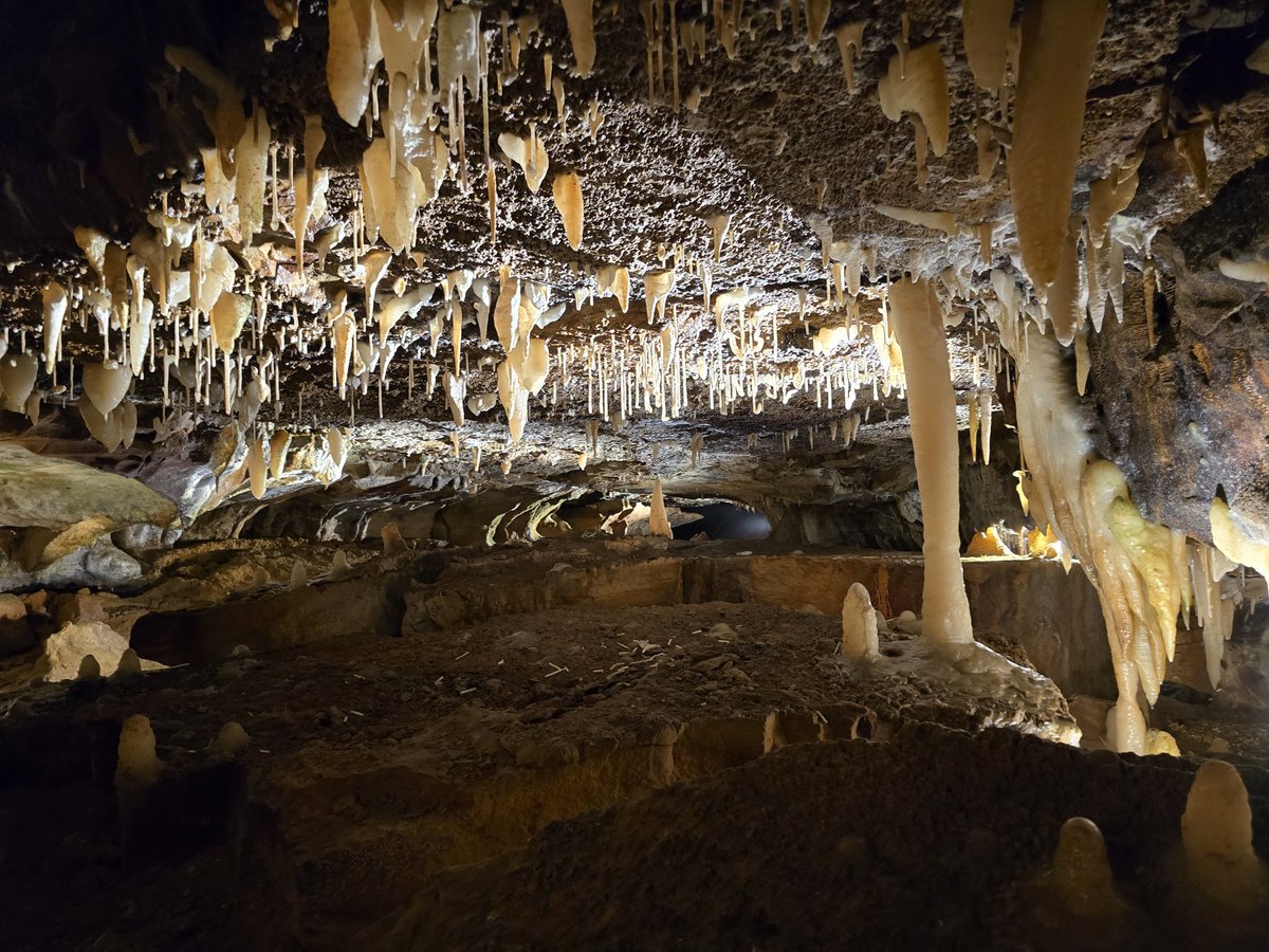 BruceConspiracy's tweet image. What a perfect day to explore the Ohio Caverns. It's humid and 54° inside. #cave #Ohio #caverns