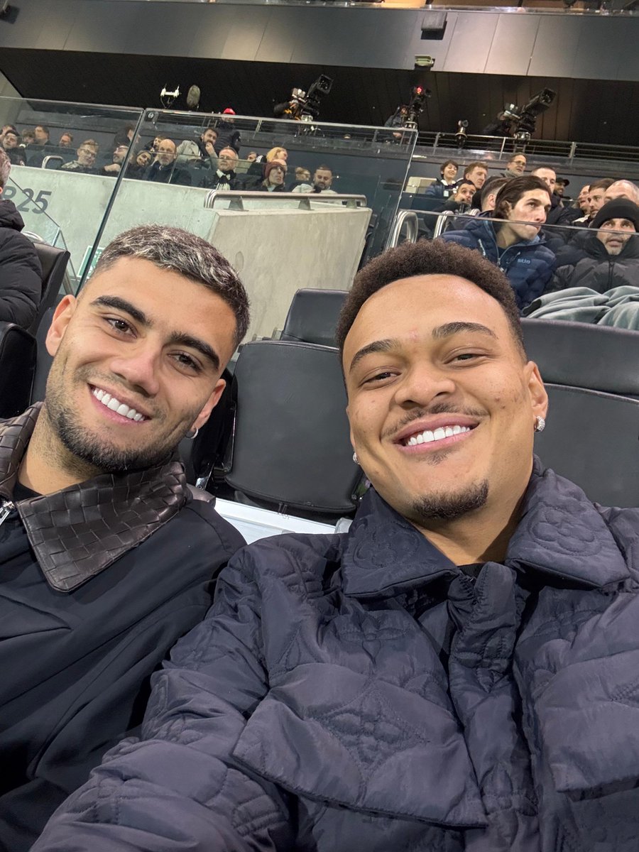 Supporting us this evening. 🤍🇧🇷