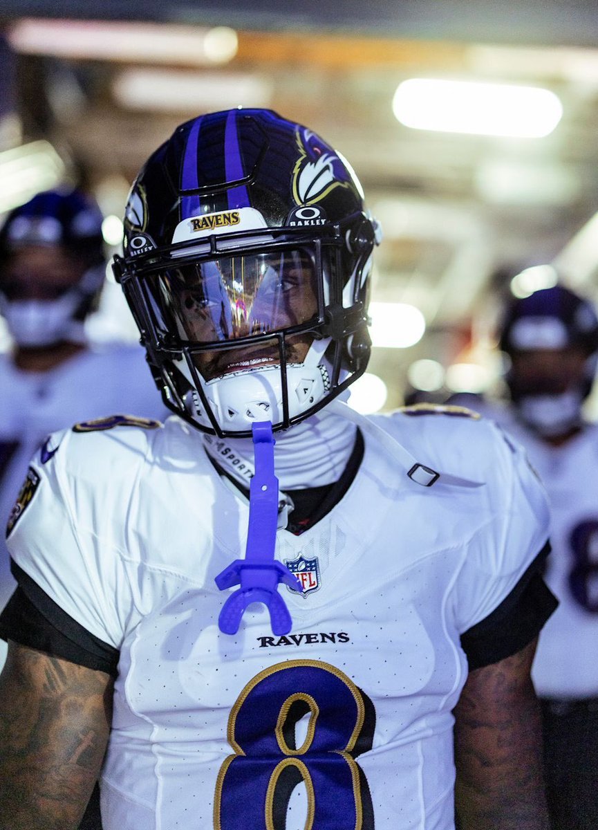 RealmRavens's tweet image. Lamar Jackson is the only QB in the league that when he gets hurt it’s considered him “giving up” on the team.

Why?