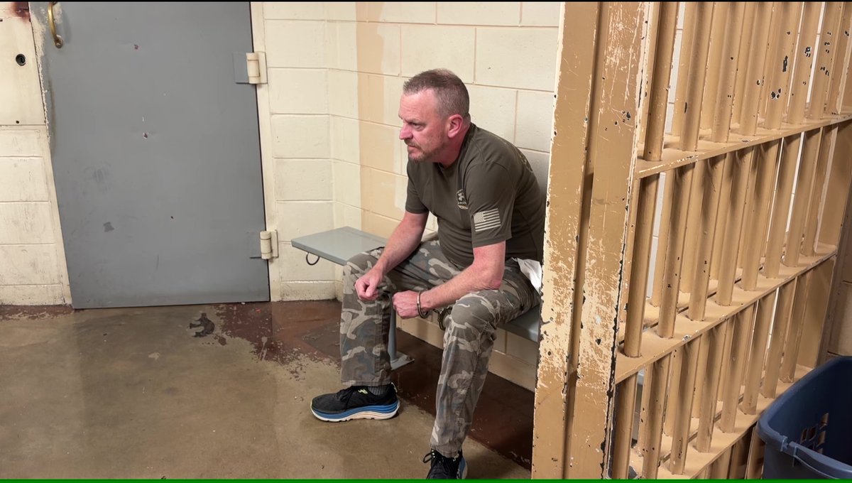 Hunter_Chase_23's tweet image. Cuffed to the bench and awaiting processing @Facility_22