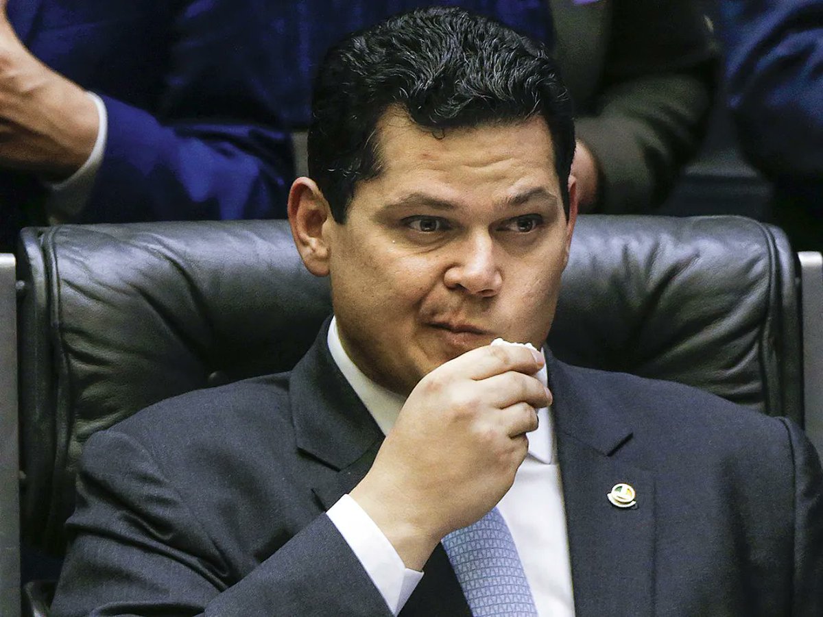 BrasilPost13's tweet photo. Alcolumbre sobre impeachment de Moraes: "Tá doido, o povo ama esse cara, se tirarmos do STF, ele se elege Presidente da República" ...   🤣   👇 https://t.co/KXQDba7Wkr