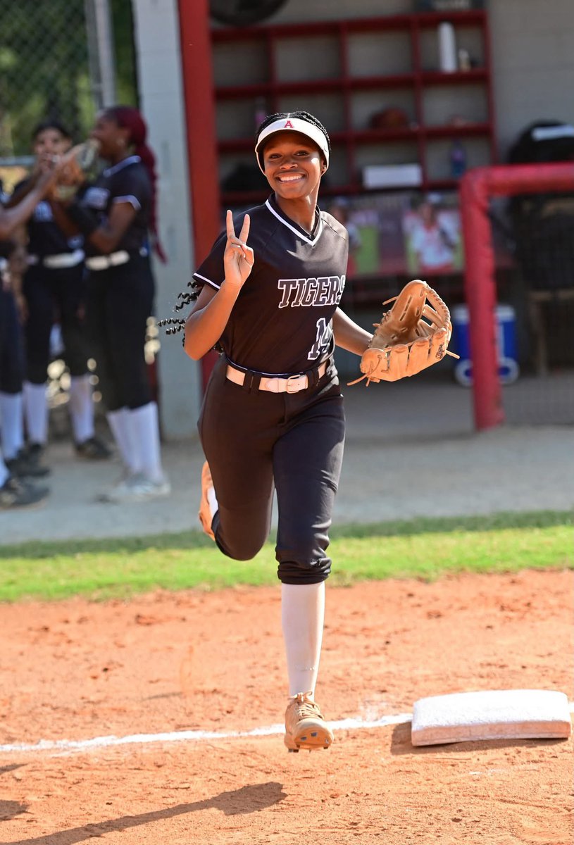 Mariah Maze tweet media