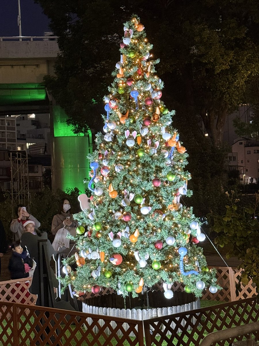 中之島公園OSAKA光のルネサンス2025 このクリスマスツリーは、映画