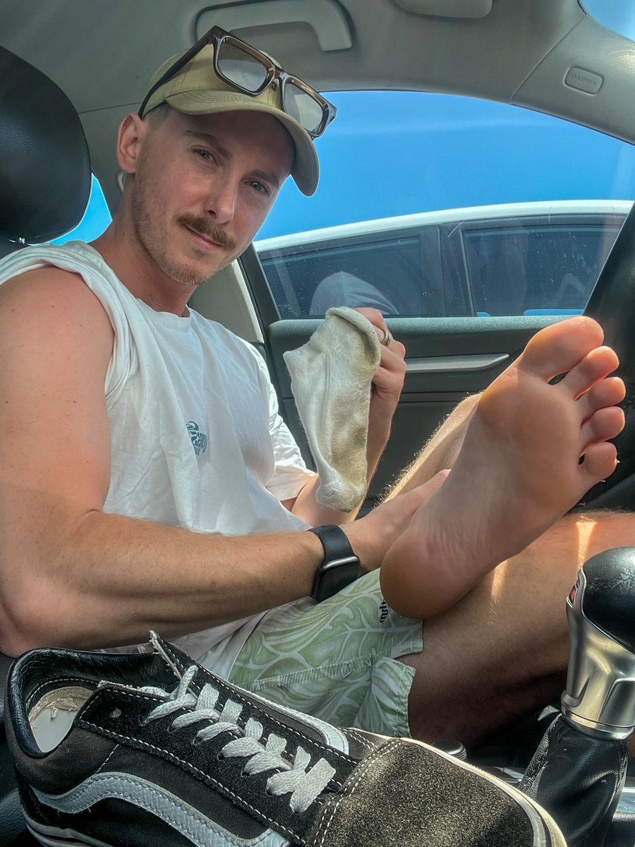 Aussie Boy Feet tweet media