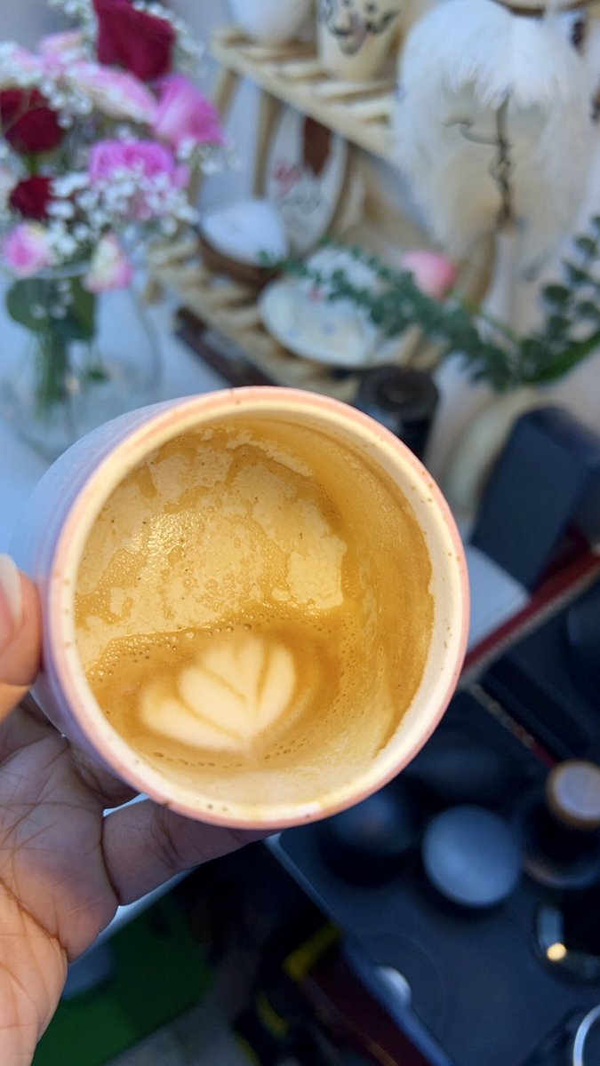 أواسي ديرة كاملة 
     ولمّا يجي دوري 
        " أتقهوَى "••✨☕️