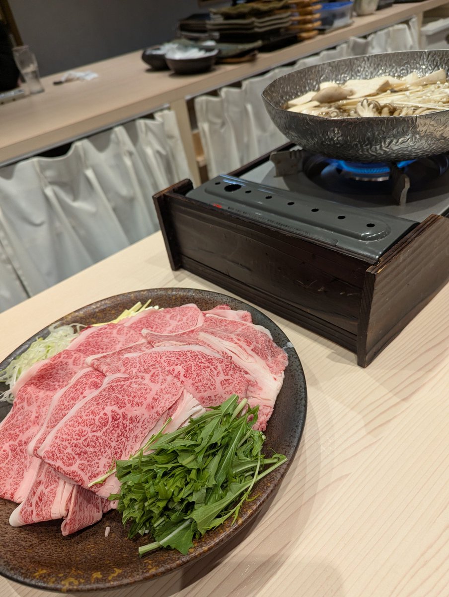 ビン太です
社内忘年会でした。今年も仲間たちのおかげで「唯一無二の街の充電スポット」が創れました。
来年からも創りつづけます。