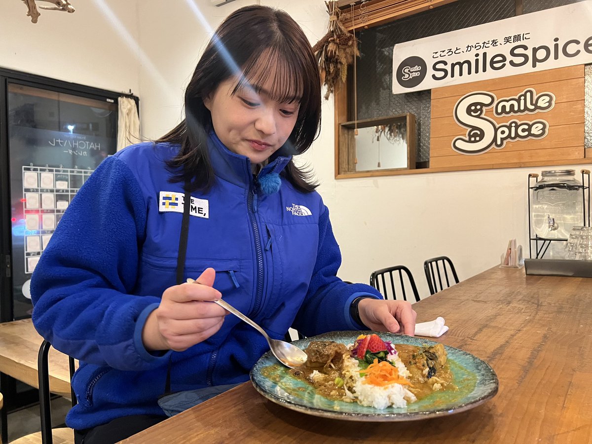 shinorinatbs's tweet image. 早朝グルメ☀️
東京・浅草
SmileSpiceへ！
4種から選べる
カレー2種盛り🍛ご飯と副菜の彩りも鮮やか！
発酵チキンカレー🐔
6種のスパイス、ヨーグルトや甘酒を使い、辛さは控えめながら奥深い味わい。
トリプル山椒ジンジャーポークカレー🐖
柔らかい豚バラ。シビ辛の奥に味噌のコク！
#thetime_tbs