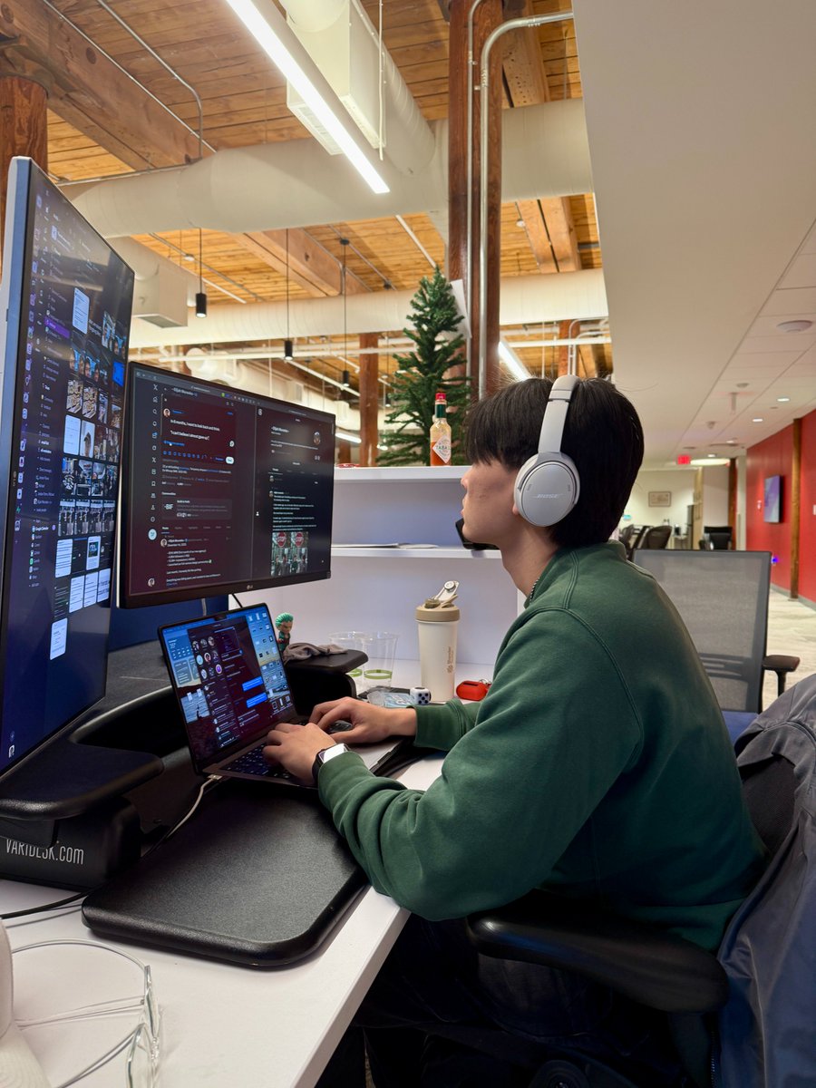 elijahmuraoka_'s tweet image. Startup advice I wish I got earlier:

Your first idea will fail.
Your second idea will also fail.
Your third idea MIGHT work if you don't quit first.

Be ready to fail.

Most people quit at idea two 💀