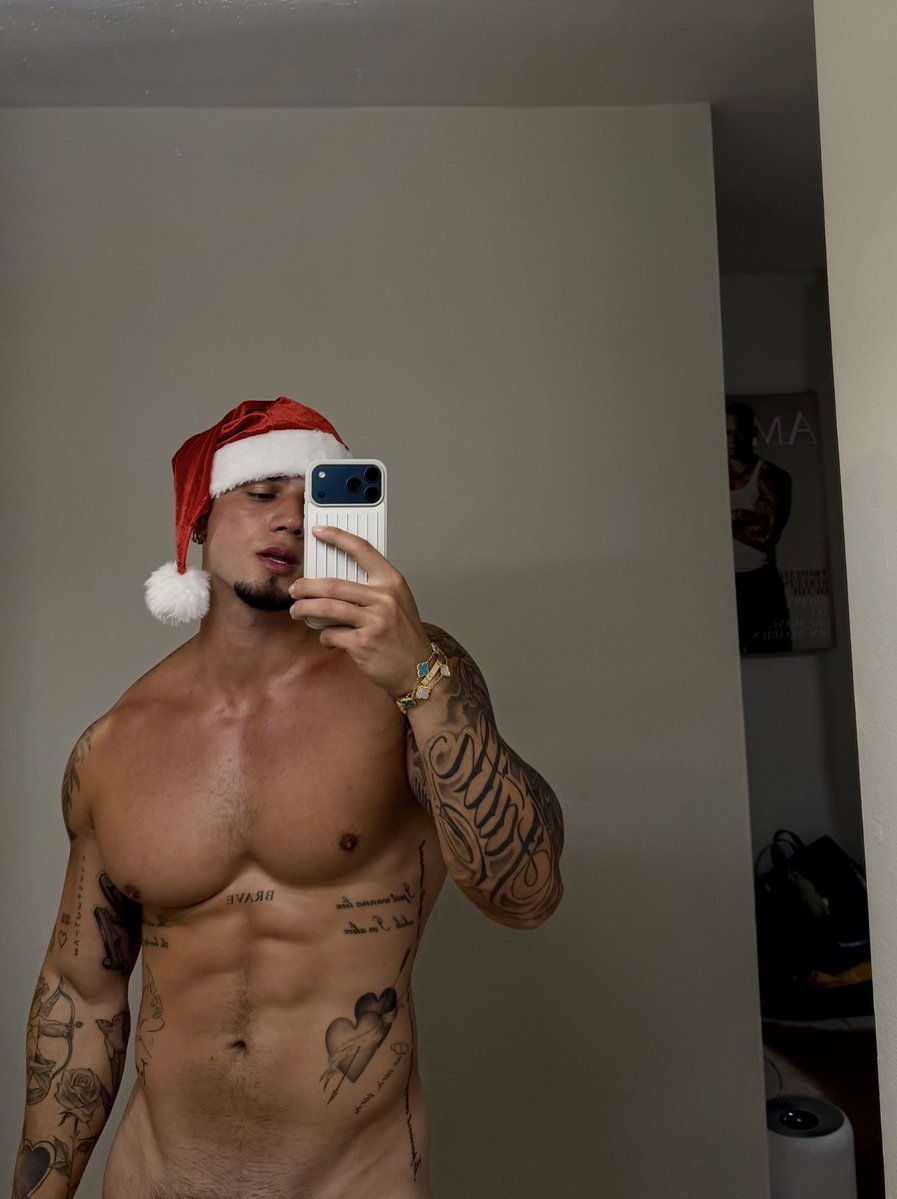 feelsbyjt's tweet photo. 🎅🏼 https://t.co/7kh4J2ccOb