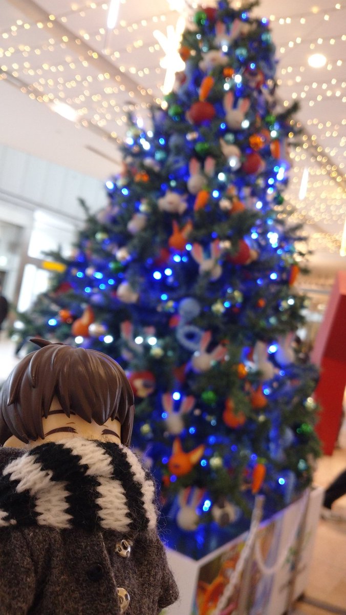 クリスマスツリーがあの映画コーデになってて可愛いな
駅もキラキラだ！
#今日の双葉君と美里君
#ましろ君も一緒
#ねんどろいどどーる