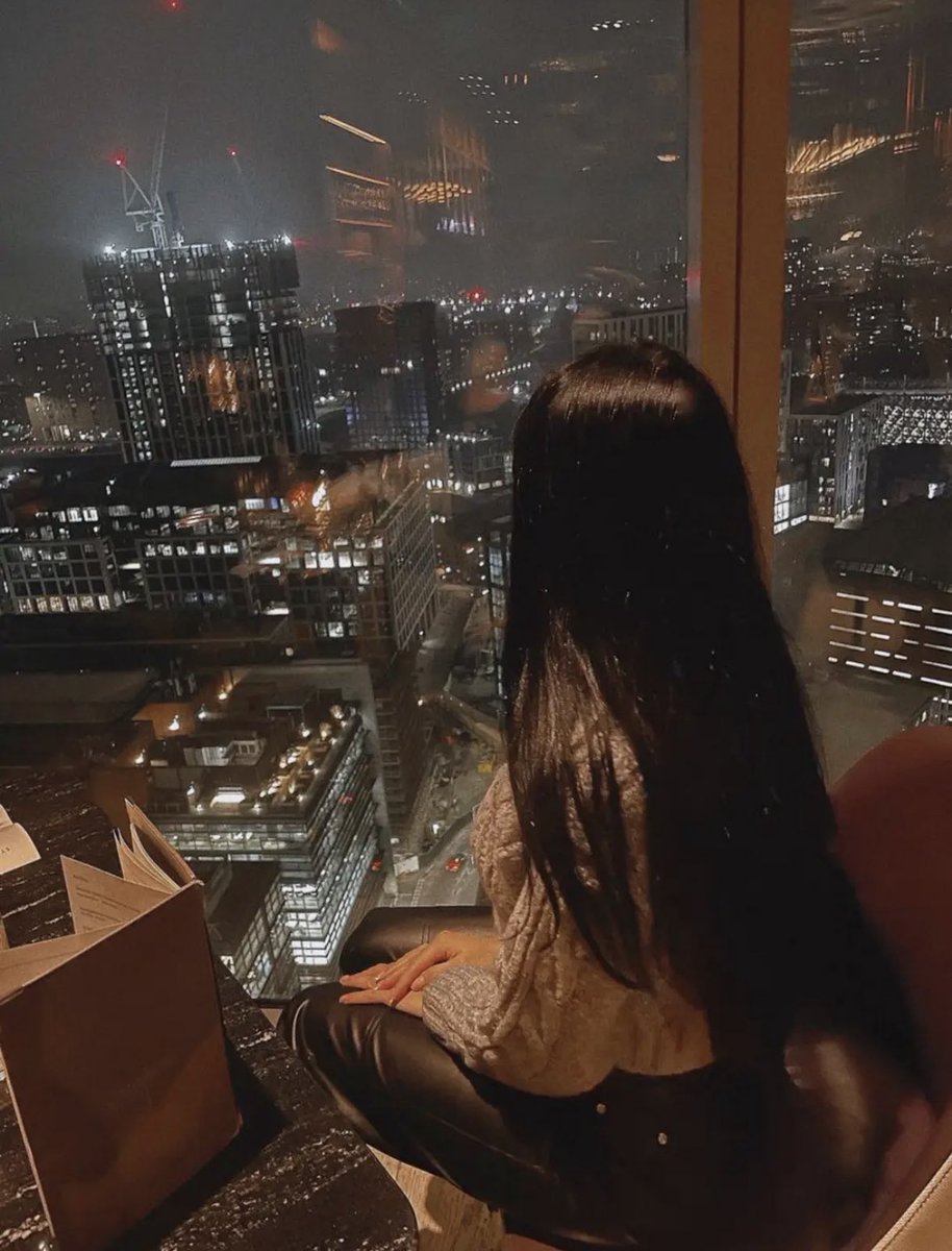 ولنا في الخيالات حياةً أُخرى، حياةً لا يُشوبها صدأ الواقع، ولا تُطفئها قسوة الأيام ..