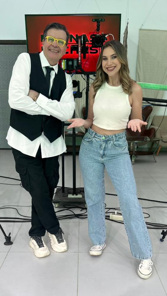 Este LUNES te esperamos en una nueva edición de #BuenasNochesParaguay

🙌 Con la conducción de @mono_amuchastegui y
@solerossner que te acompañan con un imperdible programa.

A partir de las 23:30 hs.
Miranos por la APP de la Megacadena o por megacadena.com.py/tv/