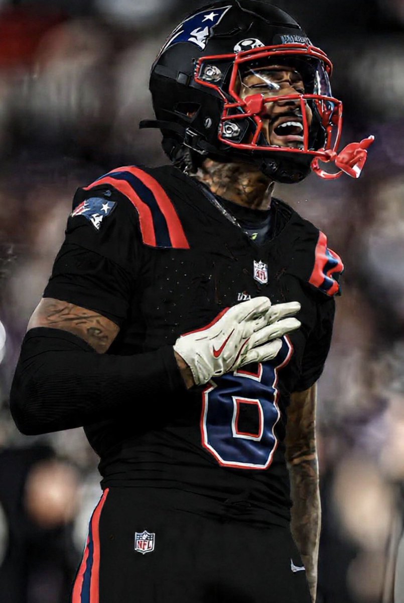 PatsPlanet_'s tweet image. Would a black #Patriots alternative uniform hit hard just once every year?