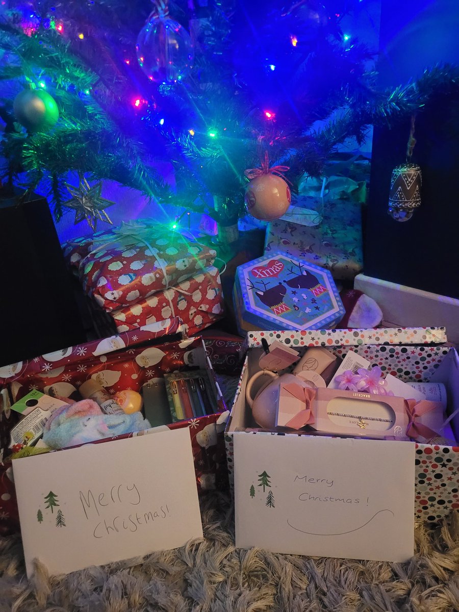 Catherineb07's tweet image. I had the pleasure of delivering Christmas shoe boxes for a deserving family today. A bit of happiness for children when things have been tough for a while. Gifts that were greatly appreciated, so thank you so much, @ShoeboxFairies  
from #EMHPCat @GMMH_NHS #BoltonMHST #TeamCAMHS