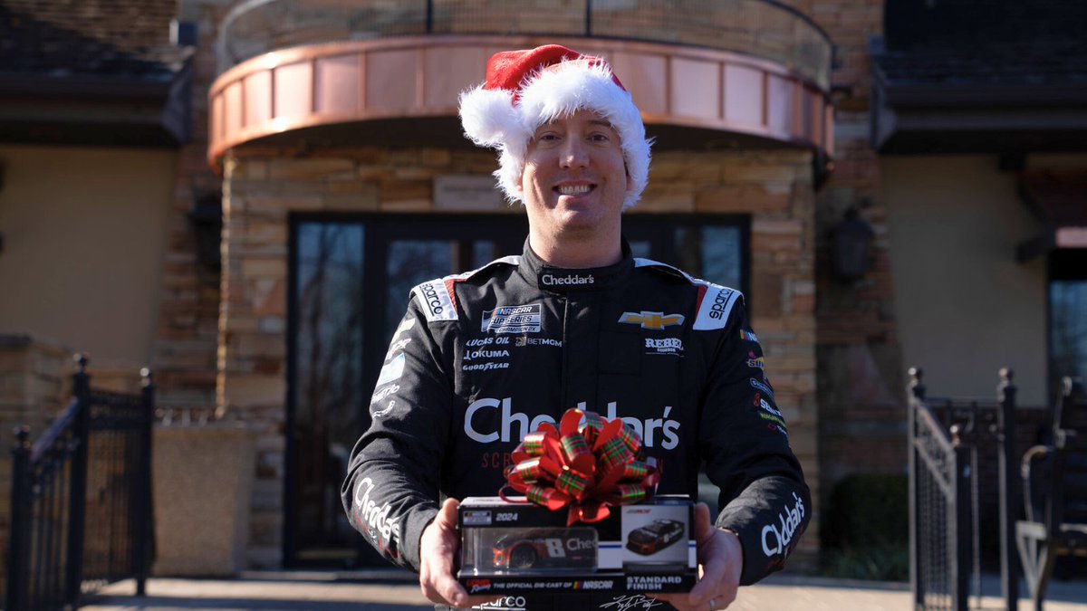 cheddarskitchen's tweet image. Just like @KyleBusch ended the season strong with free Chips &amp;amp; Queso, we’re ending the year with a thank you to our loyal fans.

RT and drop your favorite menu item in the comments for a chance to score one of 8 Cheddar’s diecasts! 🎁