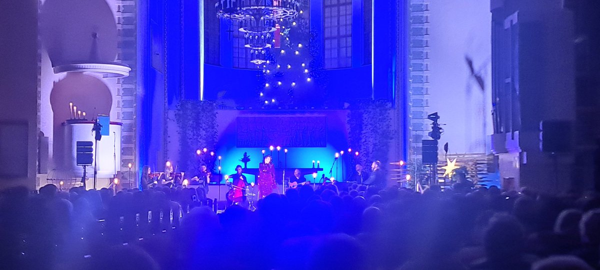 Käytiin Suvia kuuntelemassa
#kallionkirkko #Teräsniska