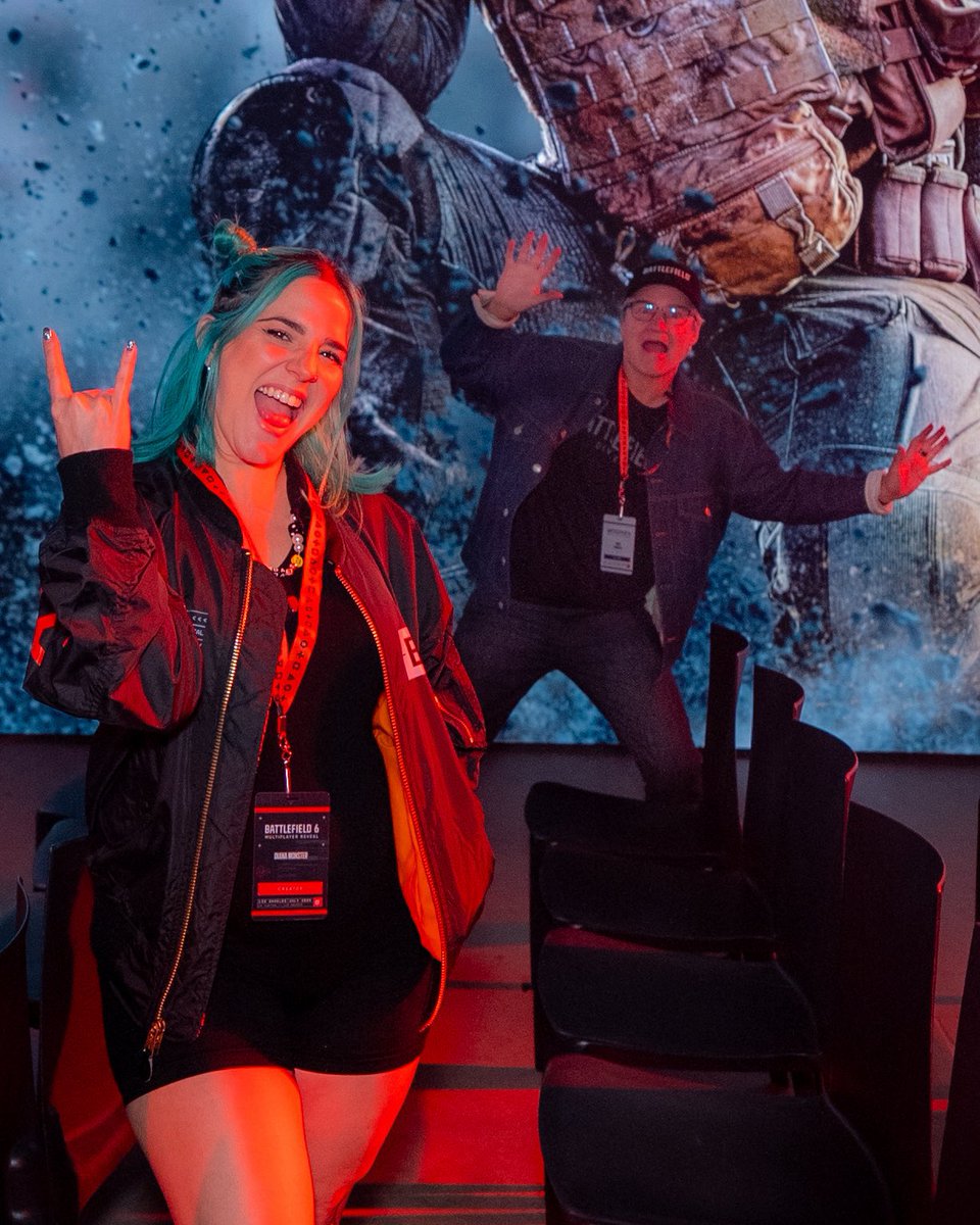 DianaMonsters's tweet photo. RIP: Vince Zampella 💔Se nos fue un grande de la industria de videojuegos. Co-creador de Call of Duty y cofundador de Respawn Entertainment. 
- Trabajó en Medal of Honor
- Creador de Titanfall
- Fundó Infinity Ward
- Creador de Apex Legends
-Director de Jedi Fallen Order 
-Director de Battlefield 6
Tuve el honor de conocerlo este año! Un tipazo!!  GRACIAS POR TANTO!! 🎮