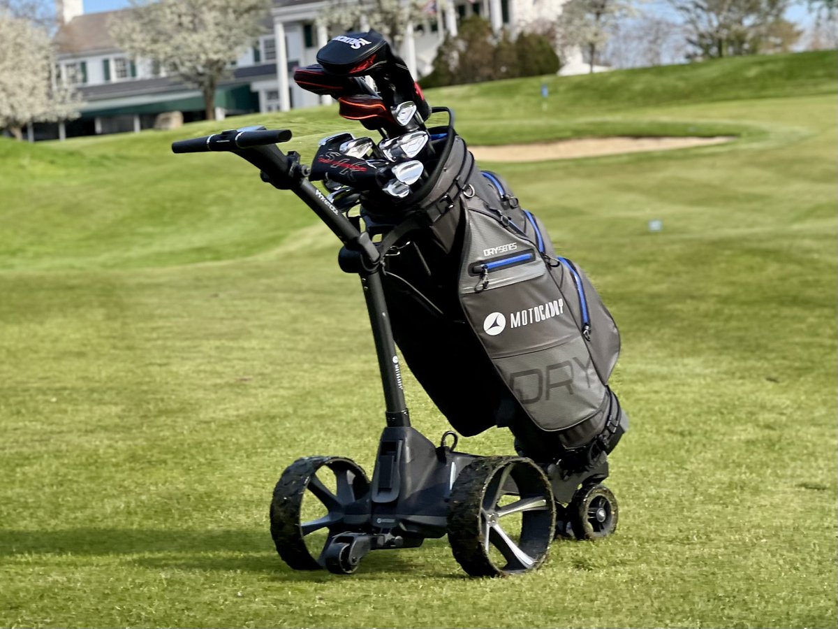 PGAPappas's tweet image. PGAPappas 12 Days of Christmas #JingleBAMBigger DAY 12 Giveaway

🎁 New 2025 Motocaddy M7 Remote Electric Caddy 👀 #KringleGonnaKringle 

To Enter:
🎄 Repost and
🎄 Follow @PGAPappas, @motocaddyusa, and @MotocaddyGolf

#ReleaseTheKringle! pgapappas.blogspot.com/2025/12/pgapap…