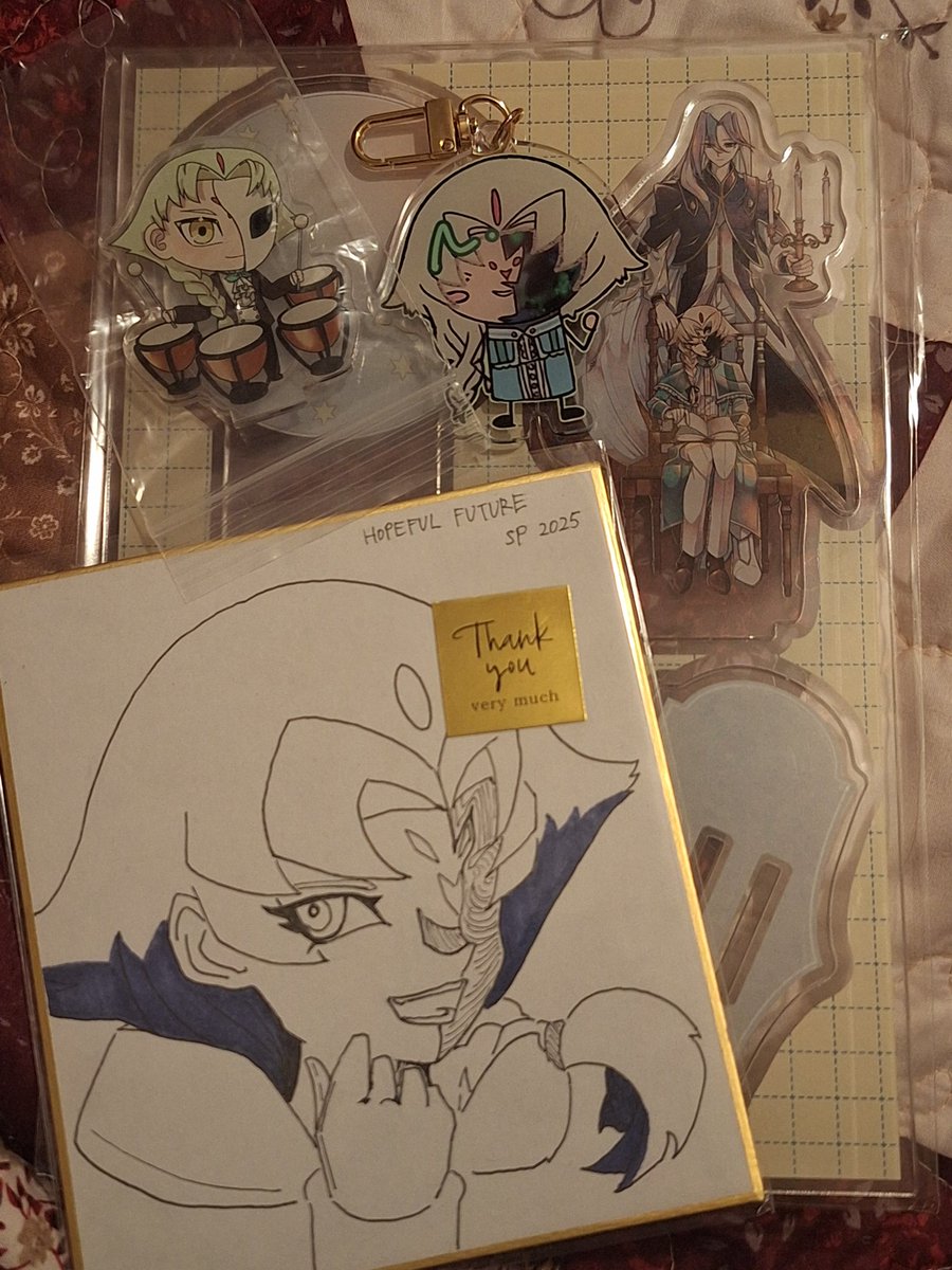 oudkee's tweet image. my dear friend sent me a bunch of tron fan merch 🥰 i have a bit of time today so if i'm feeling up to it i might redo and post my tron shrine!