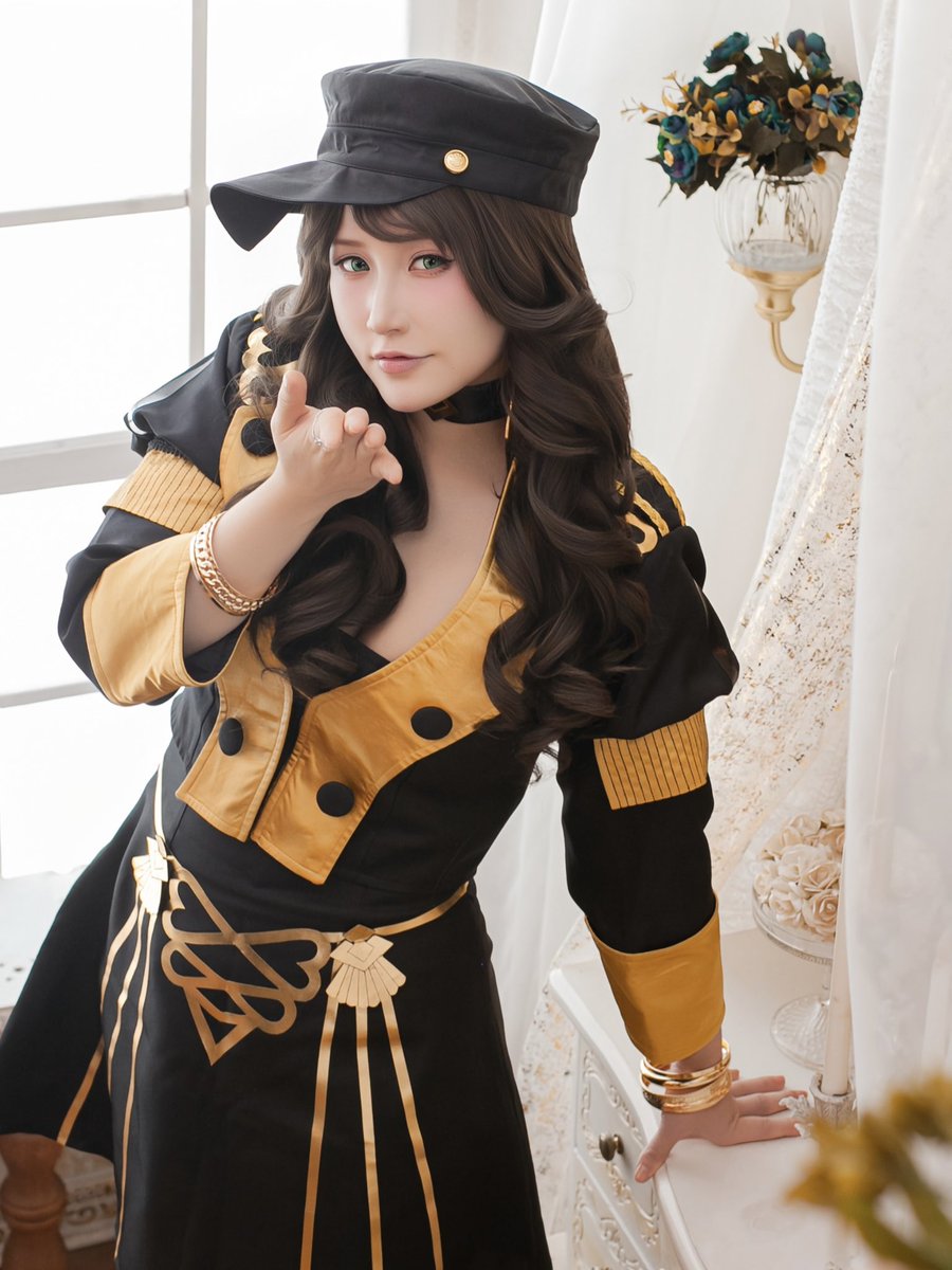 An opera diva

#DorotheaArnault
#FireEmblemThreeHouses 
#cosplay
