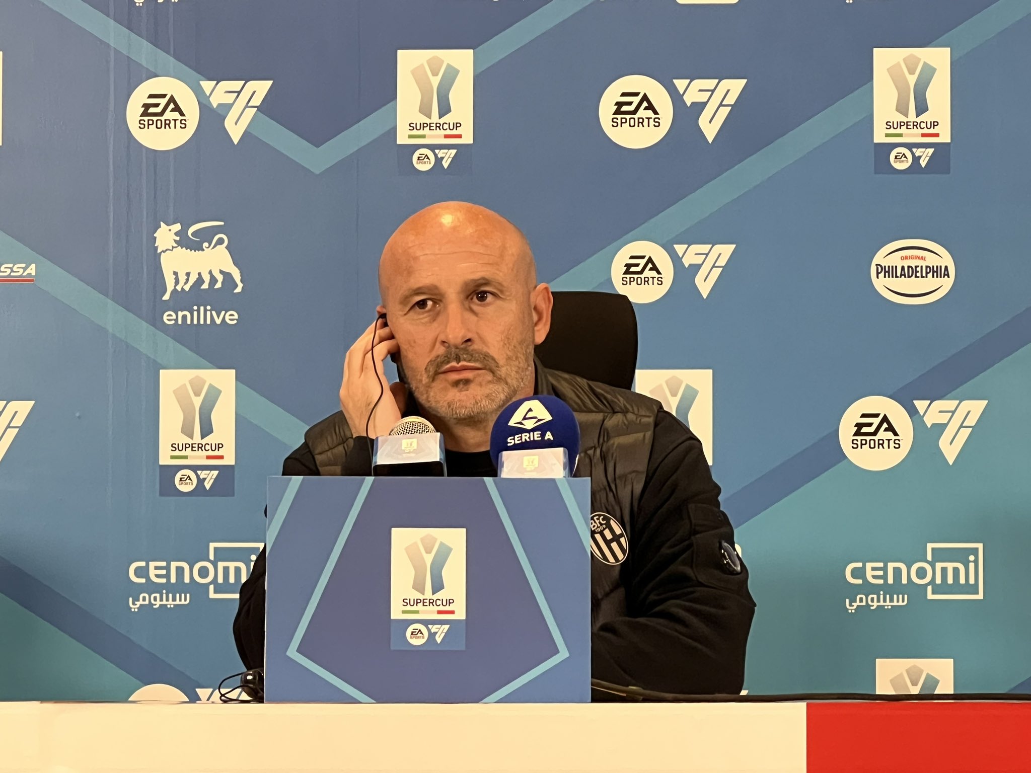 فينشينزو إيتاليانو مدرب فريق بولونيا في المؤتمر الصحافي: -نحن ملتزمون ومرتبطون بثلاث منافسات جارية، كنا نريد الفوز بلقب السوبر لكن ذلك لم يتحقق، ويجب أن نواصل العمل للإستمرار في المنافسة في المستقبل. #نابولي_بولونيا 