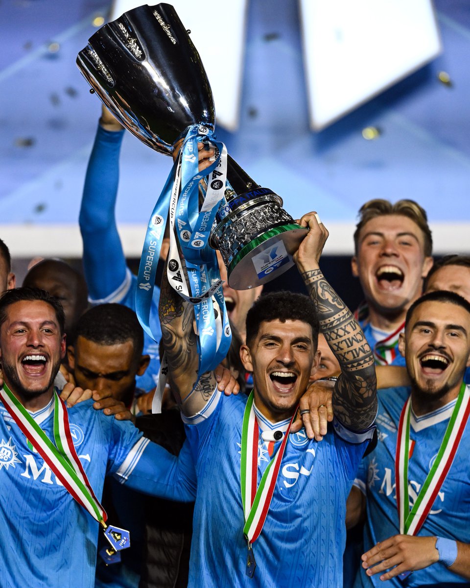 brfootball's tweet image. Napoli cap off an incredible 2025 with their second trophy of the year 👏