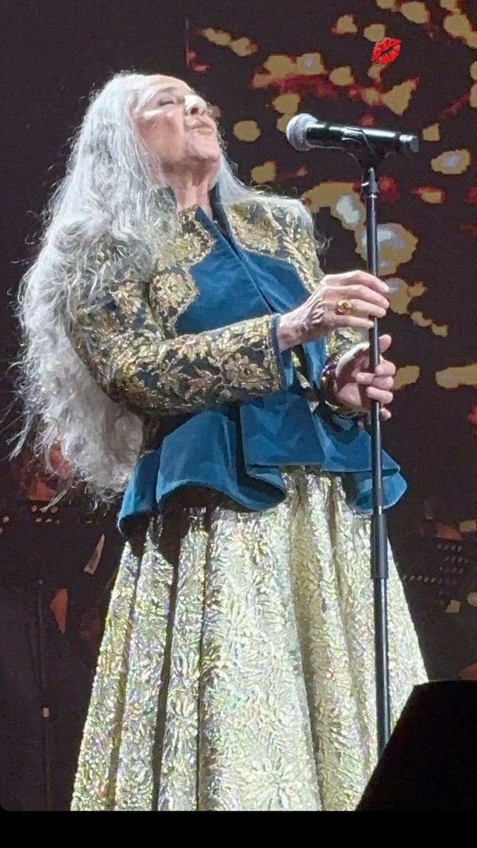 Galthaniana's tweet image. Pov: o cabelo mais bafonico de todos os tempos