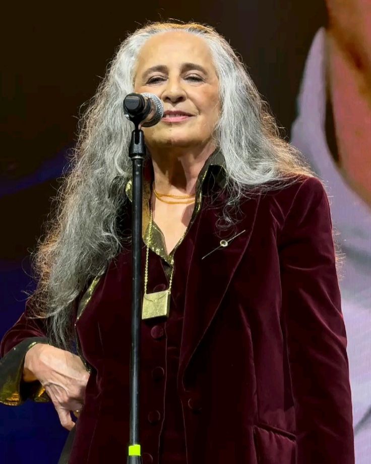 Galthaniana's tweet image. Pov: o cabelo mais bafonico de todos os tempos